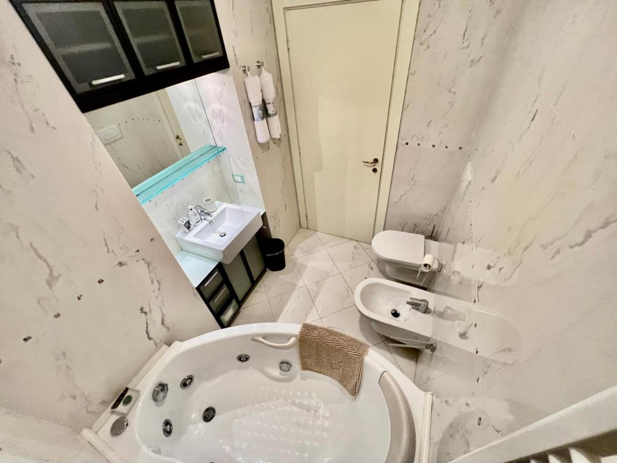 Divina Luxury Apartment With Jacuzzi Near The Lake Комо Екстер'єр фото